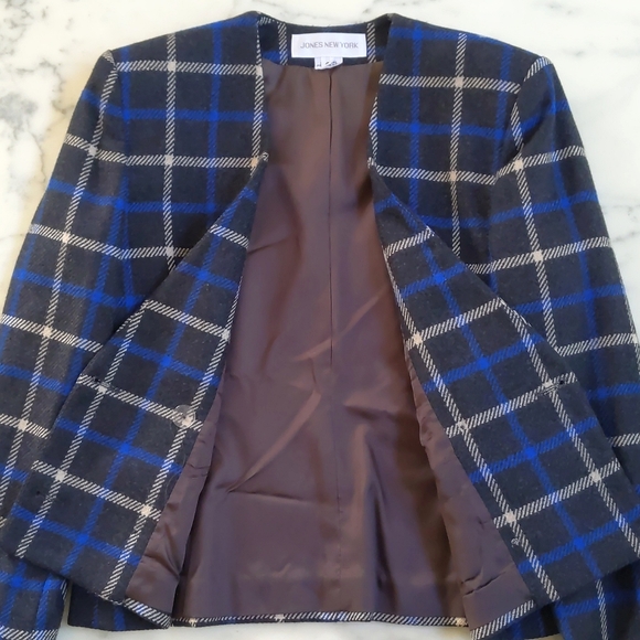 NWOT. Jones New York 100% Pure Wool double breasted plaid blazer w/full lining. - Picture 6 of 7